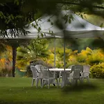 Les Magnolias Bed & Breakfast