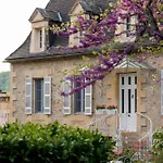 Les Magnolias Bed & Breakfast 4*