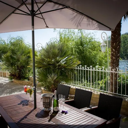 Les Magnolias Bed & Breakfast 3*