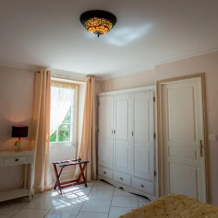 Les Magnolias Bed & Breakfast 3*