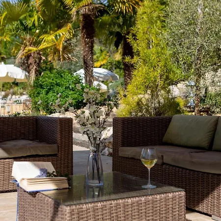 Les Magnolias Bed & Breakfast 3*