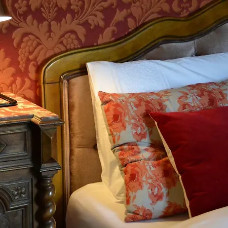 Les Magnolias Bed & Breakfast