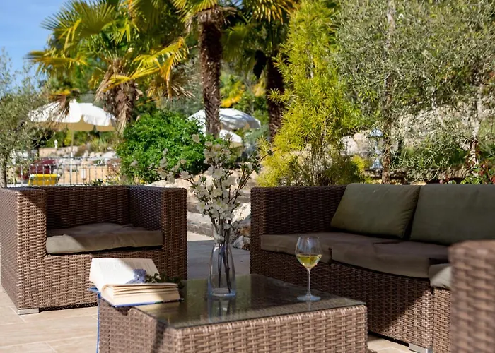 Les Magnolias Couette-café 4*