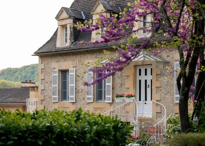 Les Magnolias Couette-café 4*